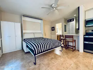 6125 Harbourside Drive, New Bern, NC 28560 – photo 4: Murphy Bed