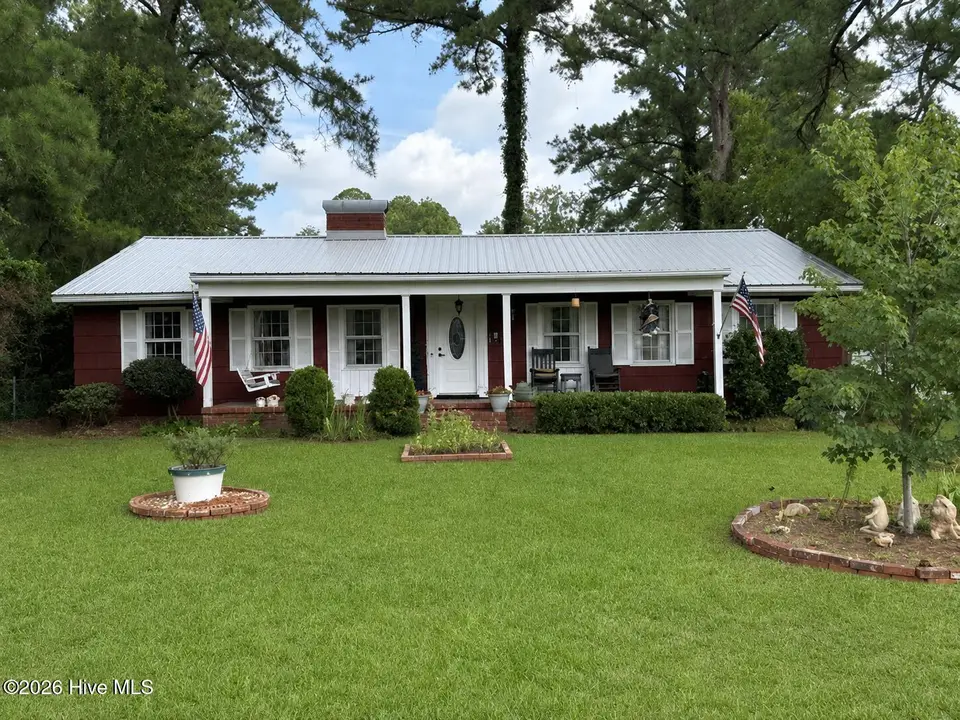 1902 Trent Boulevard, New Bern, NC 28560 – photo 1 of 14: Front