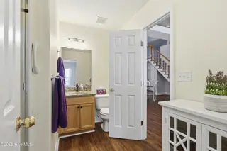 409 Neuchatel Road, New Bern, NC 28562 – photo 18: Main Bathroom