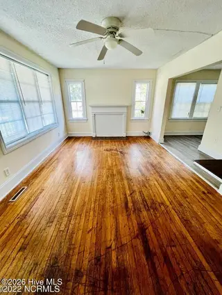 1806 E 3rd Street, Greenville, NC 27858 – photo 3: Living Room