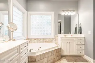 725 Lake Forest Drive SE, Pinehurst, NC 28374 – photo 23: Primary Ensuite