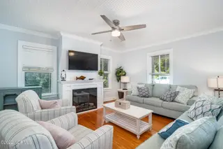 212 Broad Street, Beaufort, NC 28516 – photo 14: mantle / electric fireplace