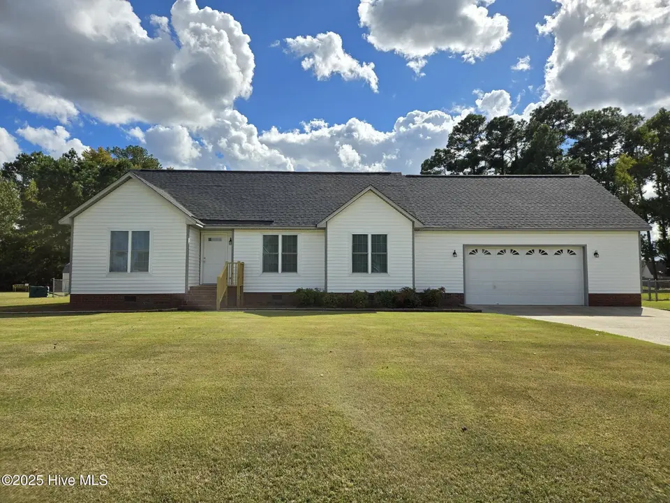 939 Teakwood Drive, Greenville, NC 27834 – photo 1 of 33: 6106979664107898028