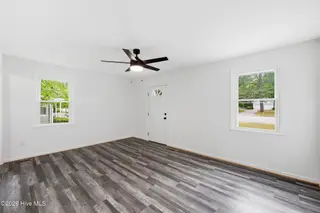 910 Simmons Street, New Bern, NC 28560 – photo 9: 11-web-or-mls-0C0A5098