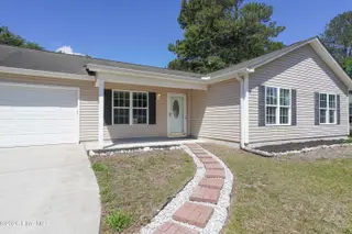 102 Ashbury Park Lane, Richlands, NC 28574 – photo 2: 102 Ashbur_ Exterior (6 of 16)