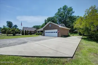 217 Pinewood Drive, New Bern, NC 28562 – photo 8: 08-217_pinewood-40