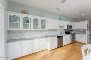 104 Sea Oaks Court, North Topsail Beach, NC 28460 – photo 5: kitchen-01a
