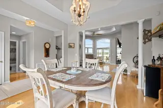 413 Pelican Harbor Road, Beaufort, NC 28516 — 3-bedroom home in Wards Creek Plantation, Beaufort, NC, photo 13 of 30: Spacious dining area