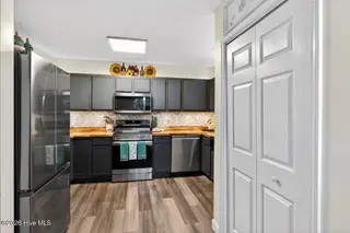 41 Pirates Cove Drive, Swansboro, NC 28584 – photo 8: 41 Pirate- kitchen