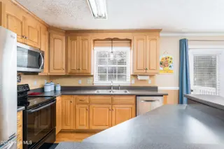 121 E Pointe Road, Rocky Point, NC 28457 — 3-bedroom home in River Hills, Rocky Point, NC, photo 9 of 33