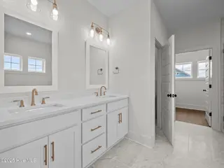 609 Cannonsgate Drive, Newport, NC 28570 – photo 19: Primary Bathroom