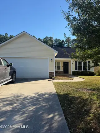 110 Midyette Avenue, New Bern, NC 28560 — 3-bedroom home in Pinecrest Estates, New Bern, NC, photo 2 of 24: IMG_3066