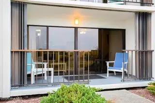 711 S Lumina Avenue 103, Wrightsville Beach, NC 28480 — 1-bedroom condo in Surf Motel Condo, Wrightsville Beach, NC, photo 5 of 19: Surf Suites 103 4