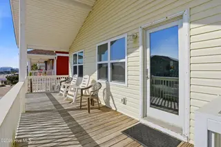 2004 W Beach Drive, Oak Island, NC 28465 – photo 5: 2004_W_Beach_Dr_Oak_Island_NC (26)
