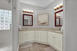804 Oak Creek Place, Wilmington, NC 28405 — 4-bedroom home in Landfall, Wilmington, NC, photo 22 of 60: 022_img_3479_872