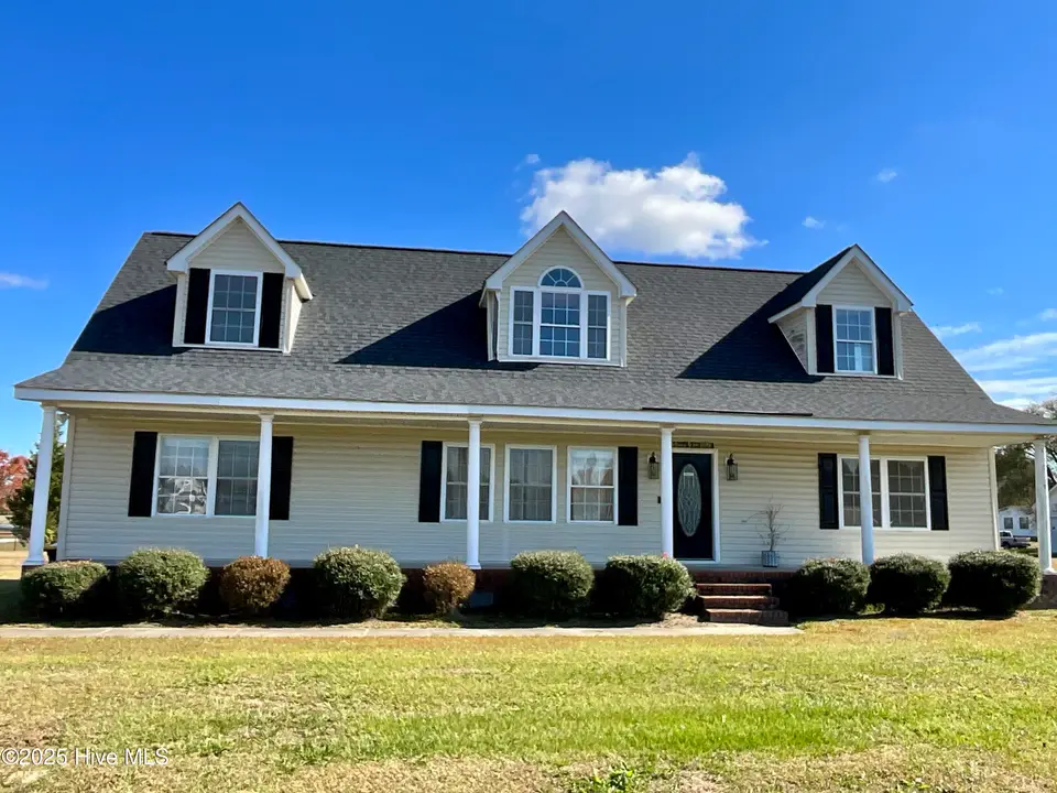 3274 Quail Pointe Drive, Greenville, NC 27858 — 3-bedroom home in Quail Pointe, Greenville, NC, photo 1 of 27: IMG_3840