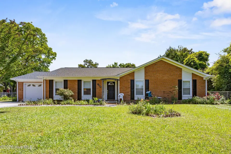 102 Greenbriar Drive, Jacksonville, NC 28546 – photo 1 of 52: 1_front exterior