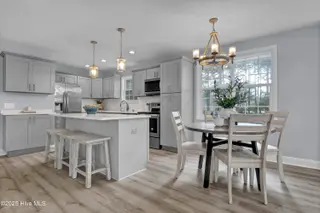5122 Hunters Trail, Wilmington, NC 28405 – photo 7: Kitchen and Dining