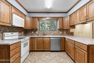 72 Country Club Drive, Shallotte, NC 28470 – photo 17: Kitchen