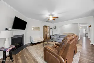 439 Sugar Cove, Wilmington, NC 28411 — 5-bedroom home in Scotts Hill Village, Wilmington, NC, photo 18 of 63: 17_living room