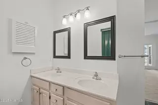 203 Red Snapper Drive, Emerald Isle, NC 28594 – photo 15: Downstairs Primary en Suite