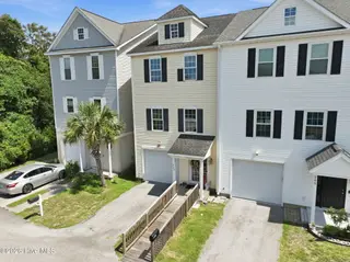 1800 Bay Street 206, Morehead City, NC 28557 – photo 2: 4-web-or-mls-1800 Bay St 206 - 004