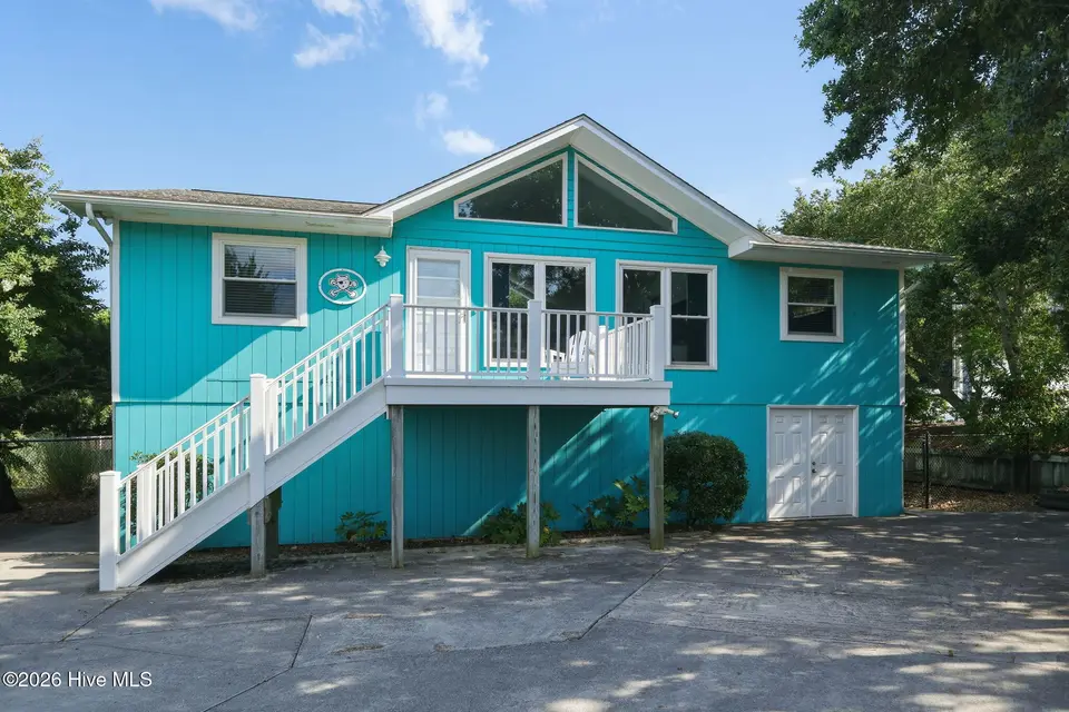 1607 Emerald Drive, Emerald Isle, NC 28594 – photo 1 of 56: 1607 Emerald Drive