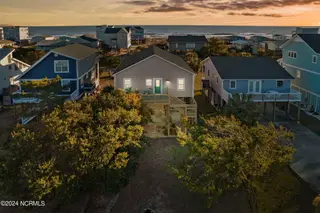 916 E Dolphin Drive, Oak Island, NC 28465 – photo 7: KahunaPhoto.com 916-56