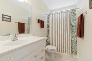 526 Pearson Circle, Newport, NC 28570 – photo 22: Full bathroom