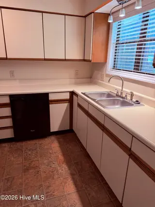 812 Hidden Branches Close, Winterville, NC 28590 – photo 11: 812Kitchen1