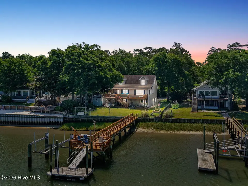2920 W Yacht Drive, Oak Island, NC 28465 – photo 1 of 70: 61-web-or-mls-CAMMediaLLC.com (51 of 71)
