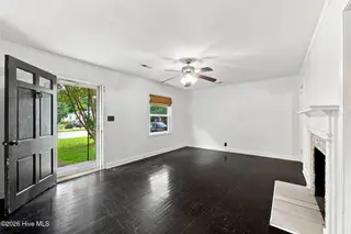 106 S Griffin Street, Elizabeth City, NC 27909 – photo 5: 03-106 s Griffin - Living Room-1