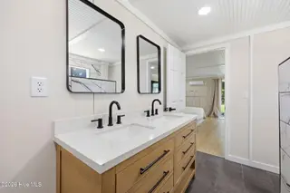 312 Channel Drive B, Emerald Isle, NC 28594 – photo 15: bathroom