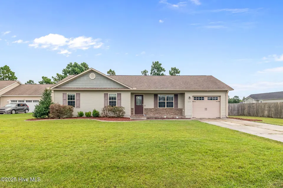 302 Basil Court, Hubert, NC 28539 – photo 1 of 37: 1