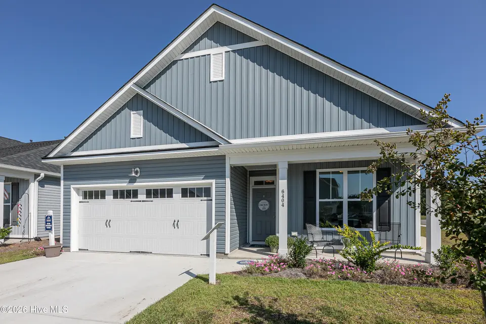 77 Bristol Bay Drive, Lake Waccamaw, NC 28450 – photo 1 of 17: Isla Architectural Style
