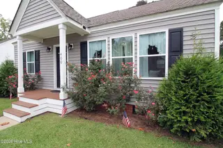 400 E 11th Street, Washington, NC 27889 – photo 2: vinyl siding trek decking