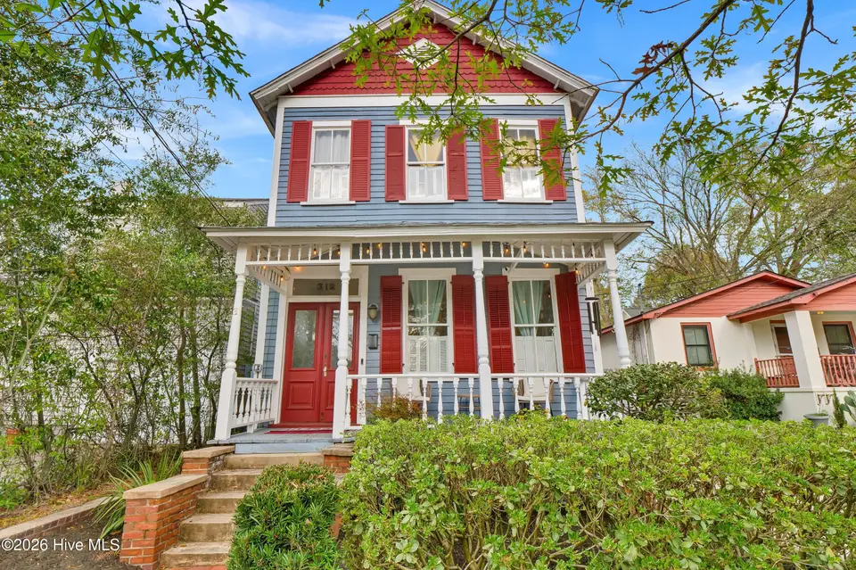 312 N 6th Street, Wilmington, NC 28401 – photo 1 of 35: Front Exterior
