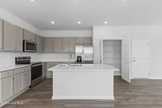 614 S Squires Run Lane, Richlands, NC 28574 – photo 12: Kitchen