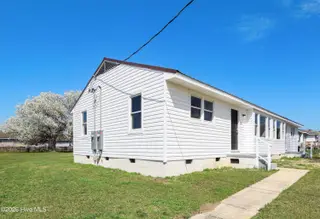 317-319 Starling Street, Jacksonville, NC 28540 — 4-bedroom home, Jacksonville, NC, photo 2 of 57: IMG_1282