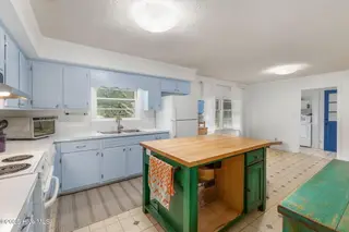 116 Holly Road, Pine Knoll Shores, NC 28512 – photo 11: 22-web-or-mls-cchadwick-visuals-116-holl