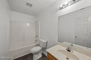 1403 Lockwood Road, Kinston, NC 28501 — 3-bedroom home in Brentwood, Kinston, NC, photo 17 of 32: 2nd Bathroom