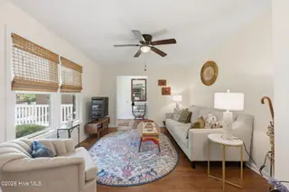 253 Shoreline Drive, New Bern, NC 28562 – photo 13: 20-web-or-mls-dsc_8469
