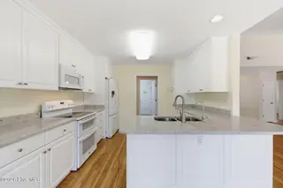 1007 Barkentine Drive, New Bern, NC 28560 – photo 16: Kitchen