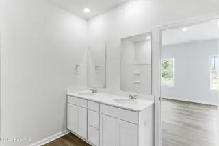 615 S Squires Run Lane, Richlands, NC 28574 – photo 12: Primary Bath