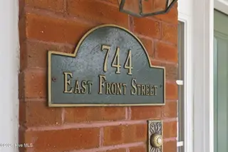 744 E Front Street, New Bern, NC 28560 – photo 5: 56-web-or-mls-0C0A4128