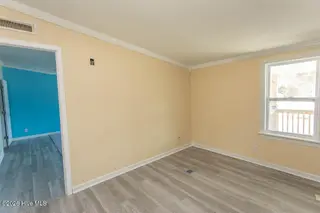 423 Gray Drive SW, Shallotte, NC 28470 — 3-bedroom manufactured home in Sherrow Estates, Shallotte, NC, photo 5 of 38