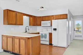 258 Brunswick Avenue W # B, Holden Beach, NC 28462 – photo 15: Open Kitchen