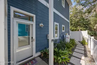 638 S Fourth Avenue, Kure Beach, NC 28449 – photo 7: 9_entryway