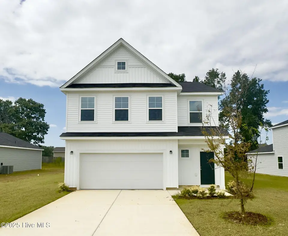 164 N Squires Run Lane, Richlands, NC 28574 – photo 1 of 29: Home Front