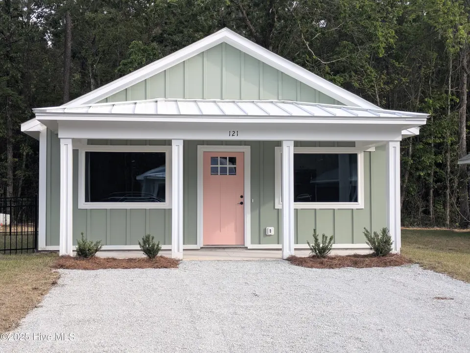 162 Long Pond Loop, Swansboro, NC 28584 – photo 1 of 47: 3 PXL_20250422_213529674